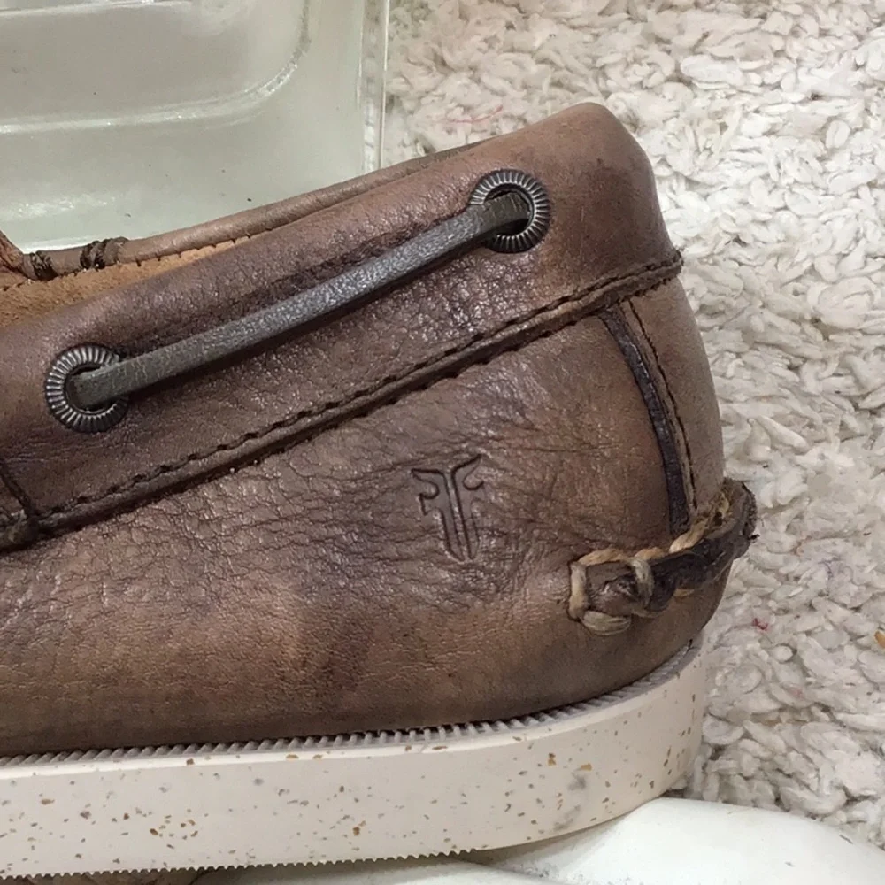 Frye men’s distressed brown leather boat shoes 9.5
